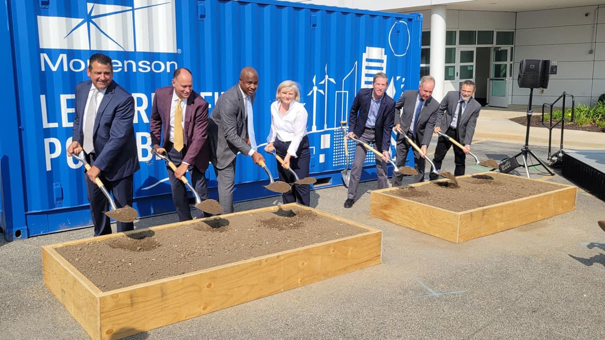 Dignitaries breaking ground for the new Versiti Blood Research Institute expansion.